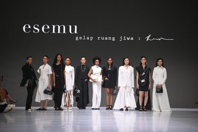 ESEMU GELAP RUANG JIWA JAKARTA FASHION WEEK 2026