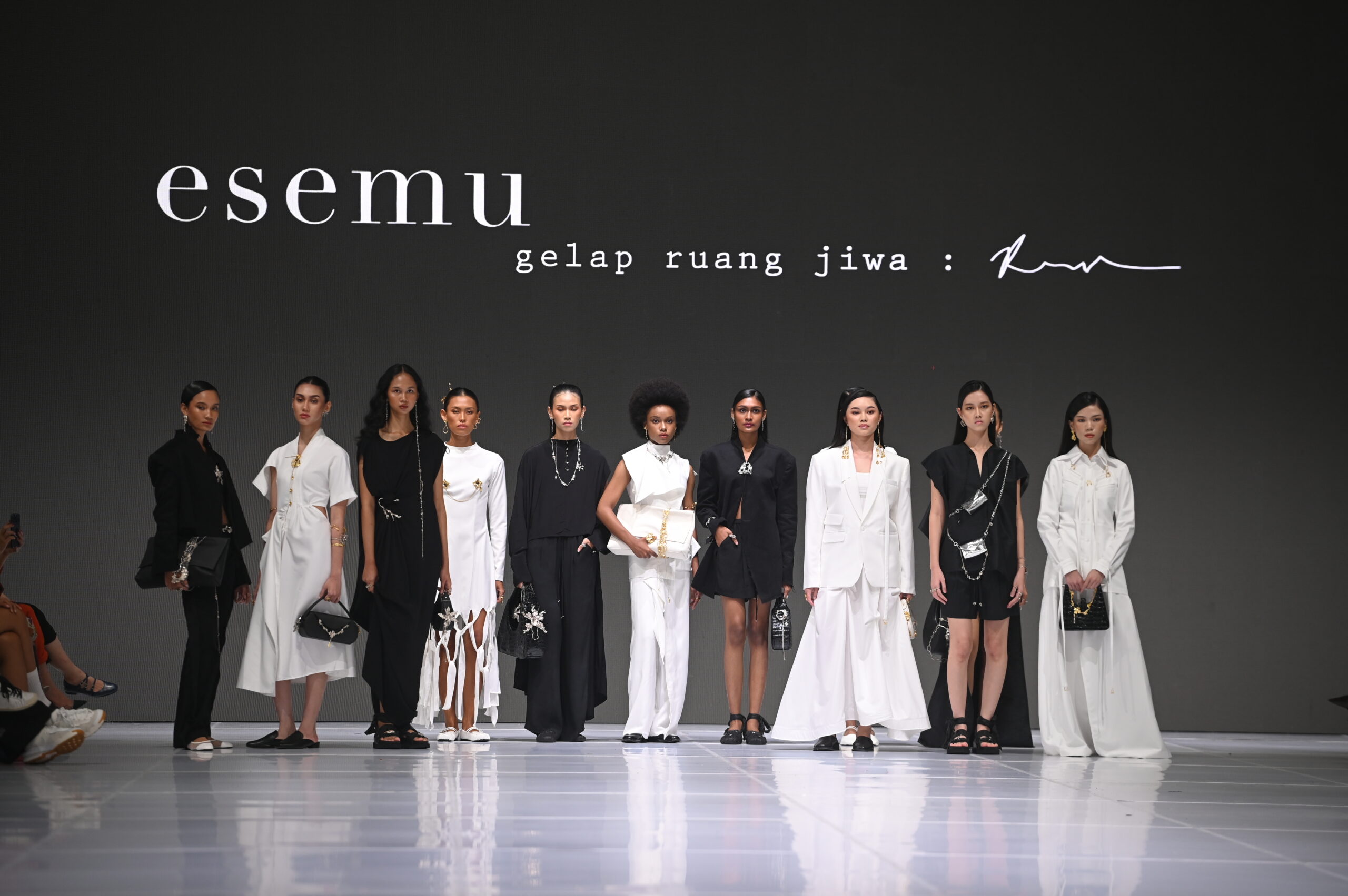 ESEMU GELAP RUANG JIWA JAKARTA FASHION WEEK 2026